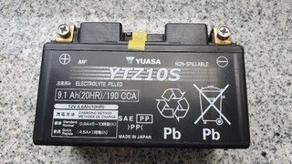 YUASA YTZ10S 12V АККУМУЛЯТОР МОТОЦИКЛА БАТАРЕЯ