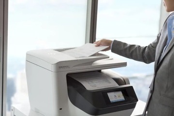 Многофункциональный струйный принтер HP OfficeJet Pro 8730 (цветной).