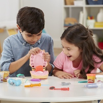 НАБОР PLAY-DOH «Большой стоматолог» 16В1