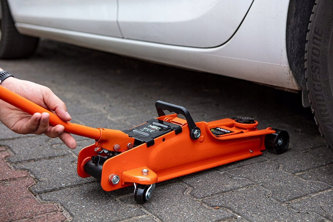 NEO PODNOŚNIK WARSZTATOWY 2.5t NISKOPROFILOWY ŻABA 85-385mm LEWAREK 11-733