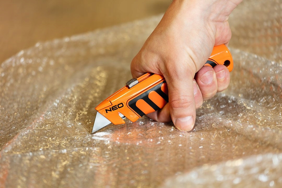 NEO NÓŻ Z OSTRZEM TRAPEZOWYM METALOWY KORPUS STAL ANTI SLIP HANDLE 63-707