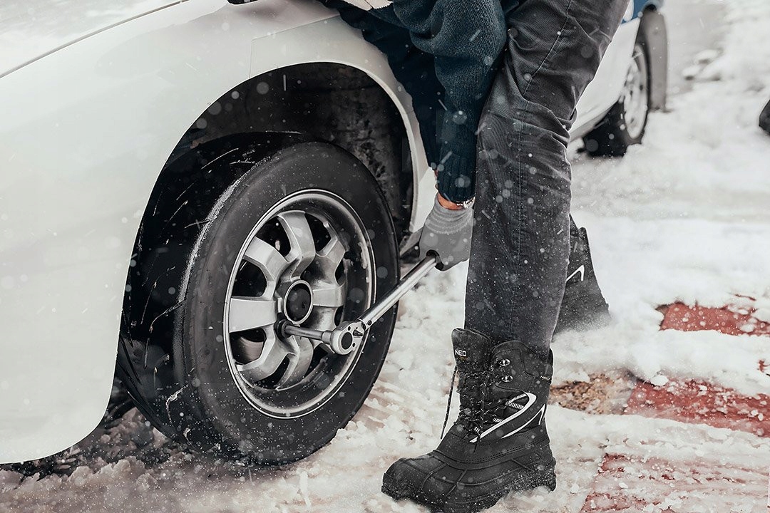 NEO BUTY ROBOCZE ŚNIEGOWCE MĘSKIE WSUWANE CIEPŁE WYSOKIE Z ODBLASKIEM R. 44