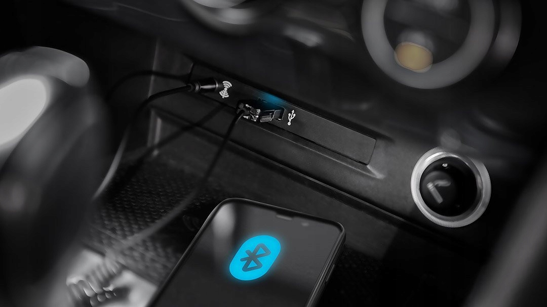 NEO TRANSMITER SAMOCHODOWY AUX-USB GD037