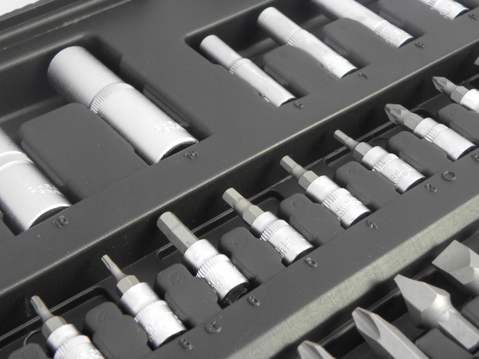 ZESTAW KLUCZY NASADOWYCH 94SZT KLUCZE NASADOWE