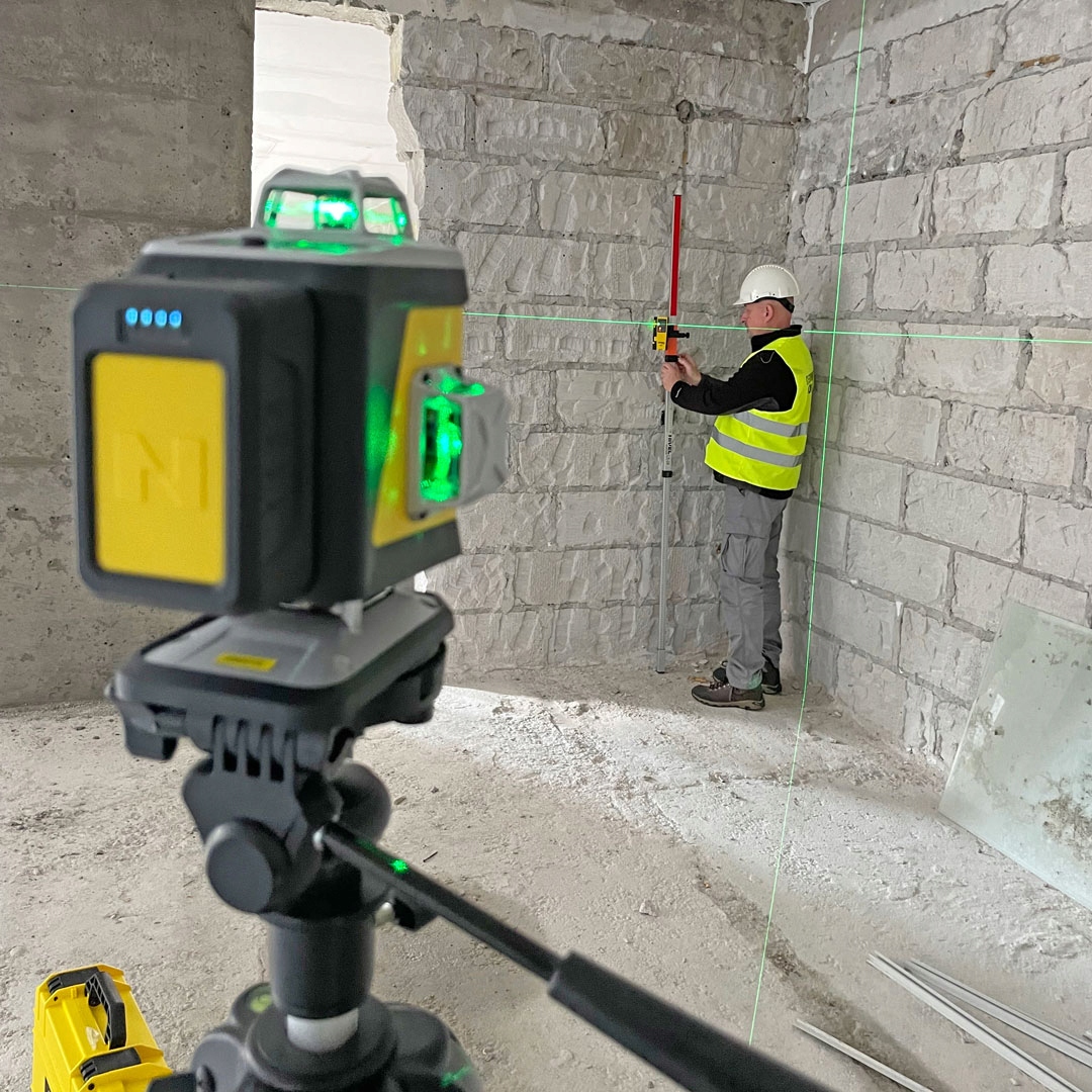 NIVEL SYSTEM LASER KRZYŻOWY 4D ZIELONY CL4G WALIZKA +AKCESOR STATYW SJJM1EX