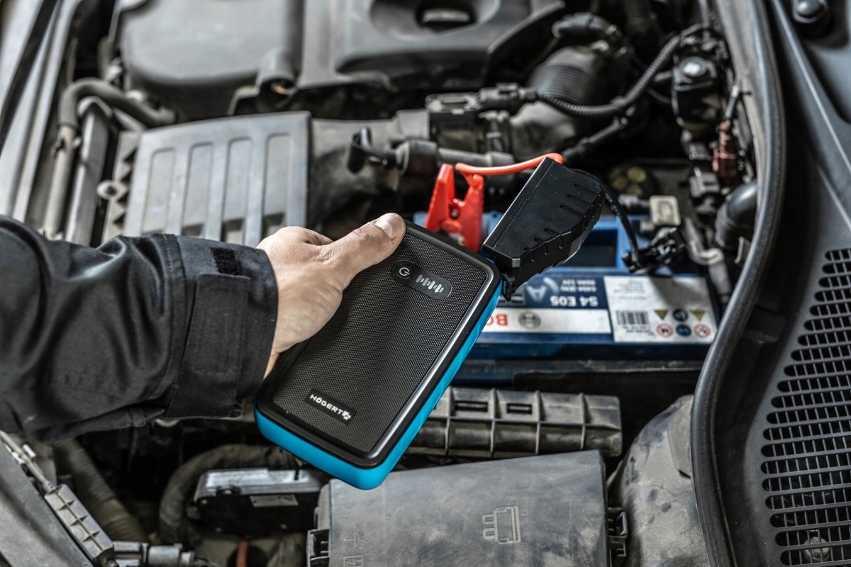 HOEGERT STARTER URZĄDZENIE ROZRUCHOWE 400A POWERBANK 12 V USB-C HT8G622