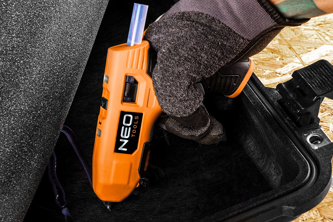 NEO TOOLS PISTOLET KLEJU 11mm 4V AKUMULATOROWY USB KLEJ 2kg 17-083 + 17-154