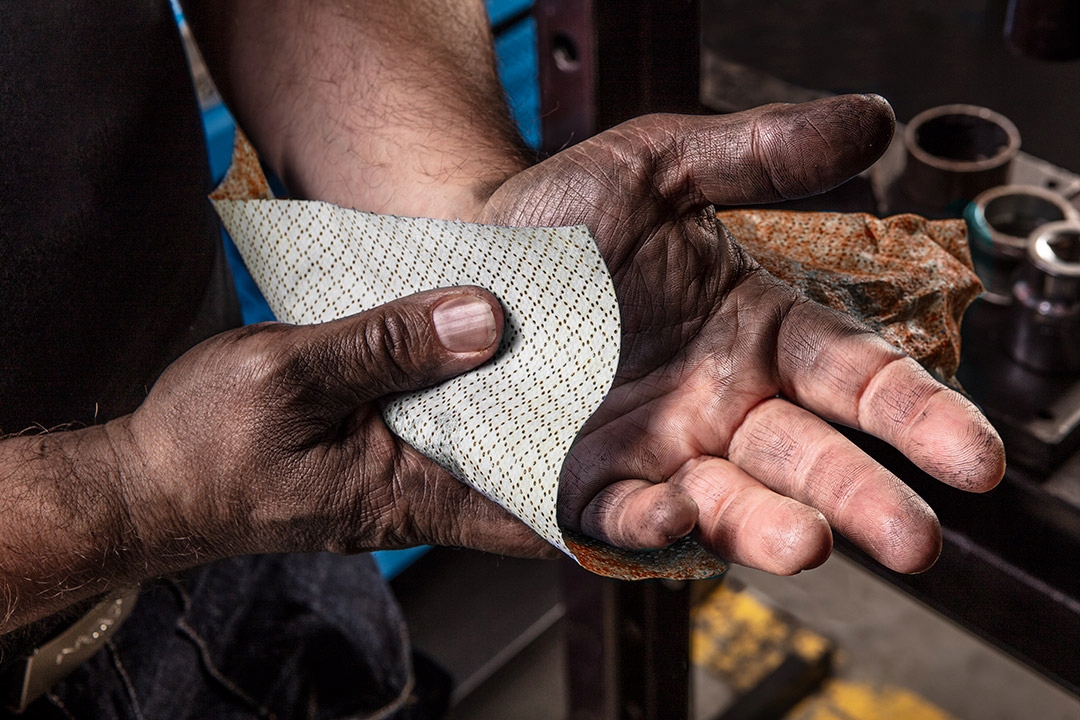 NEO CHUSTECZKI ZE ŚCIERNIWEM CZYSZCZENIE ZABRUDZEŃ RĄK NARZĘDZI 75SZT 20X21