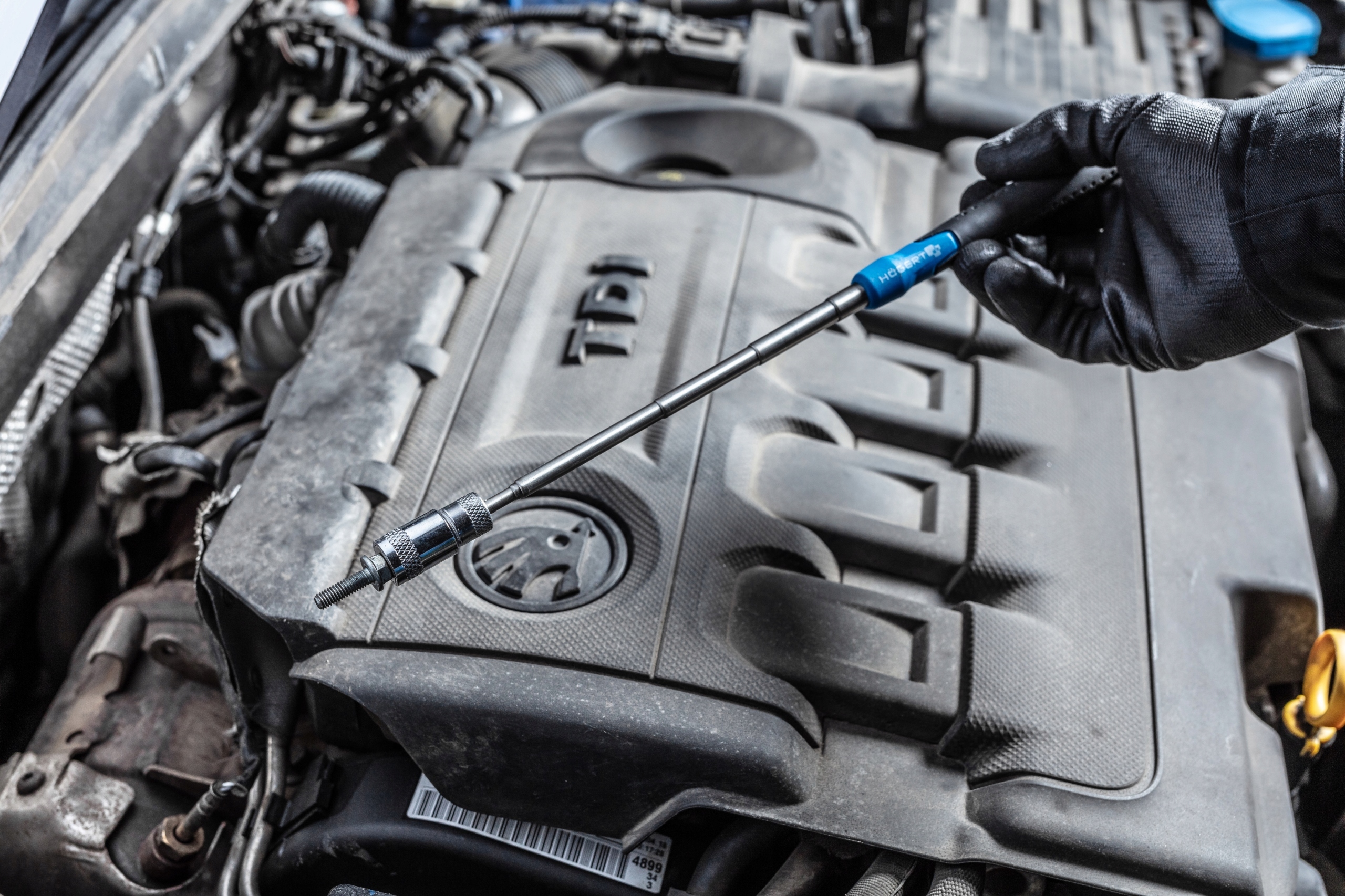 HOGERT UCHWYT CHWYTAK MAGNETYCZNY TELESKOPOWY 195-810MM Z LED KLIPS HT4R508