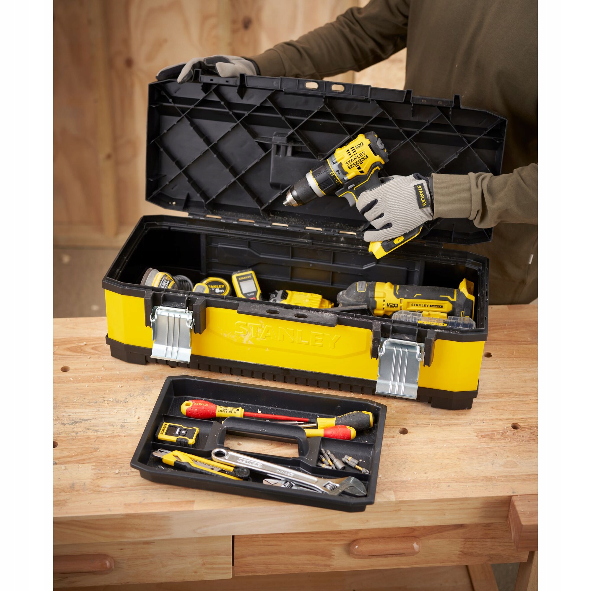 STANLEY WALIZKA SKRZYNKA NARZĘDZIOWA ŻÓŁTA 66x29x22x2 cm ORGANIZER 1-95-614
