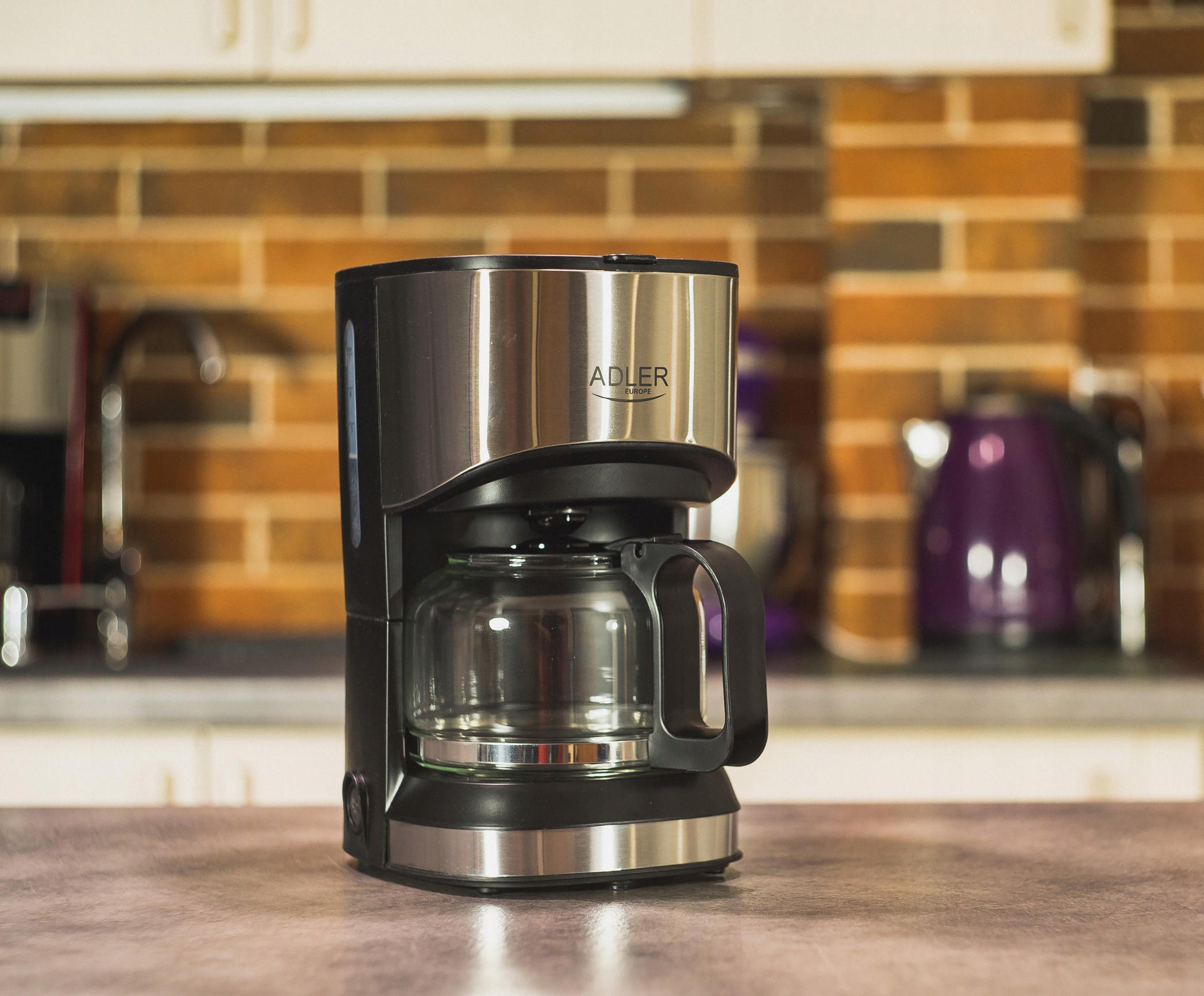 ADLER MOCNY EKSPRES PRZELEWOWY KAWIARKA DO KAWY 0.7L + DZBANEK FILTR 550W