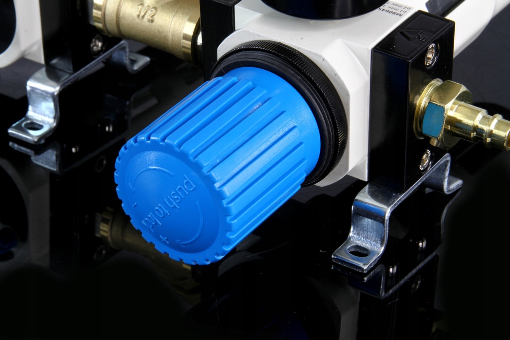 ODWADNIACZ Z REGULATOREM + NAOLEJACZ 1/2" BJC M80645