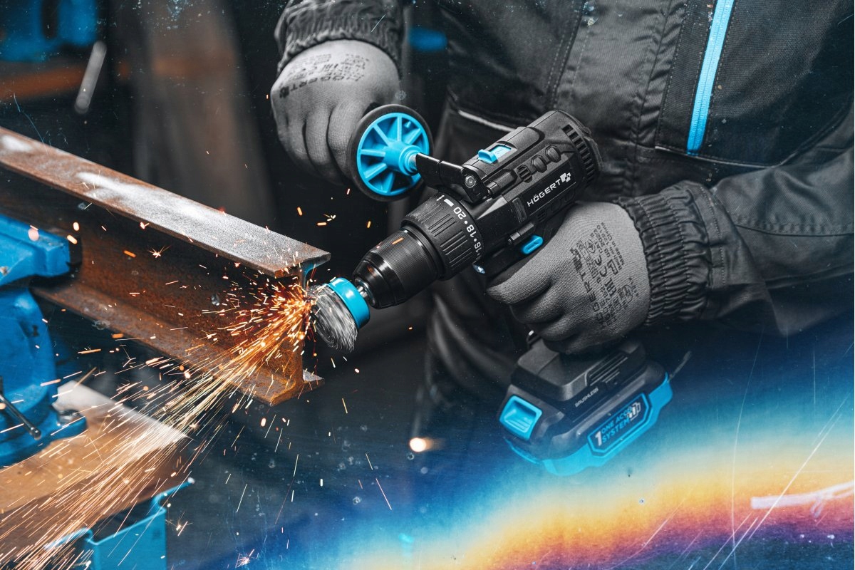 HOEGERT ZESTAW WIERTARKO WKRĘTARKA 80NM 4Ah AKUMULATOR 18V WALIZKA HT2E246