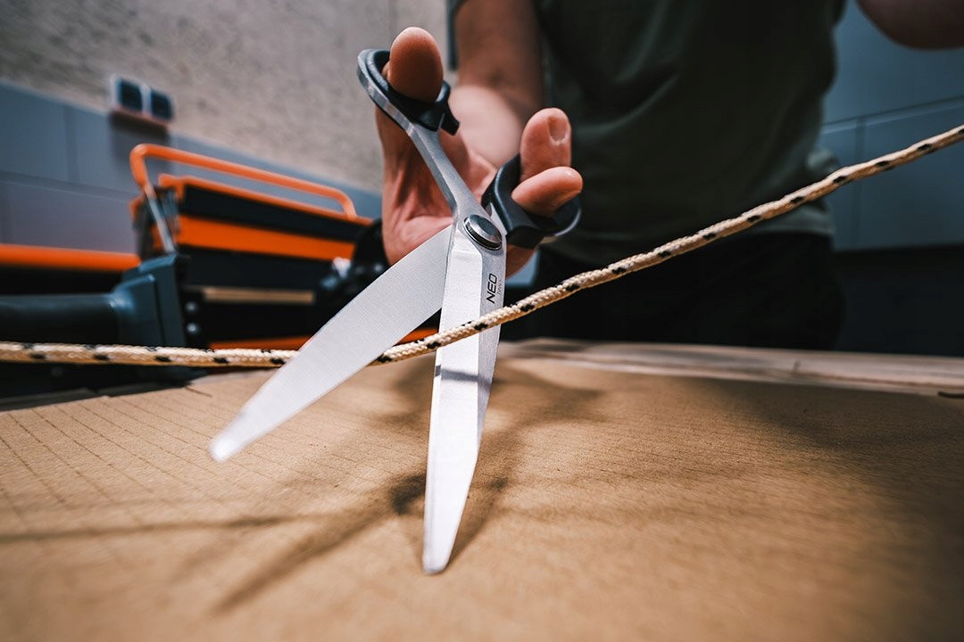 NEO TOOLS UNIWERSALNE FUNKCJONALNE NOŻYCZKI KRAWIECKIE 200MM 64-004