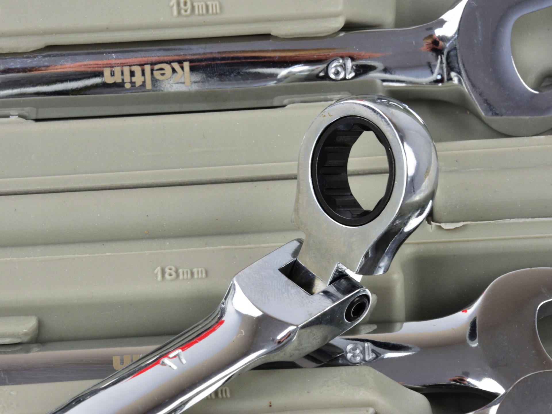 GEKO ZESTAW KLUCZY OCZKOWYCH ŁAMANYCH Z GRZECHOTKĄ 8-19 MM K00106