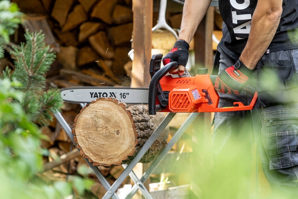 YATO ELEKTRYCZNA PILARKA ŁAŃCUCHOWA PIŁA DO DREWNA GAŁĘZI 2400W 40CM 84872
