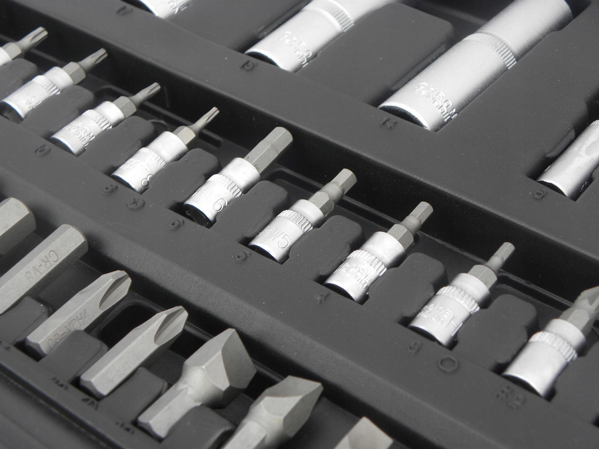 ZESTAW KLUCZY NASADOWYCH 94SZT KLUCZE NASADOWE