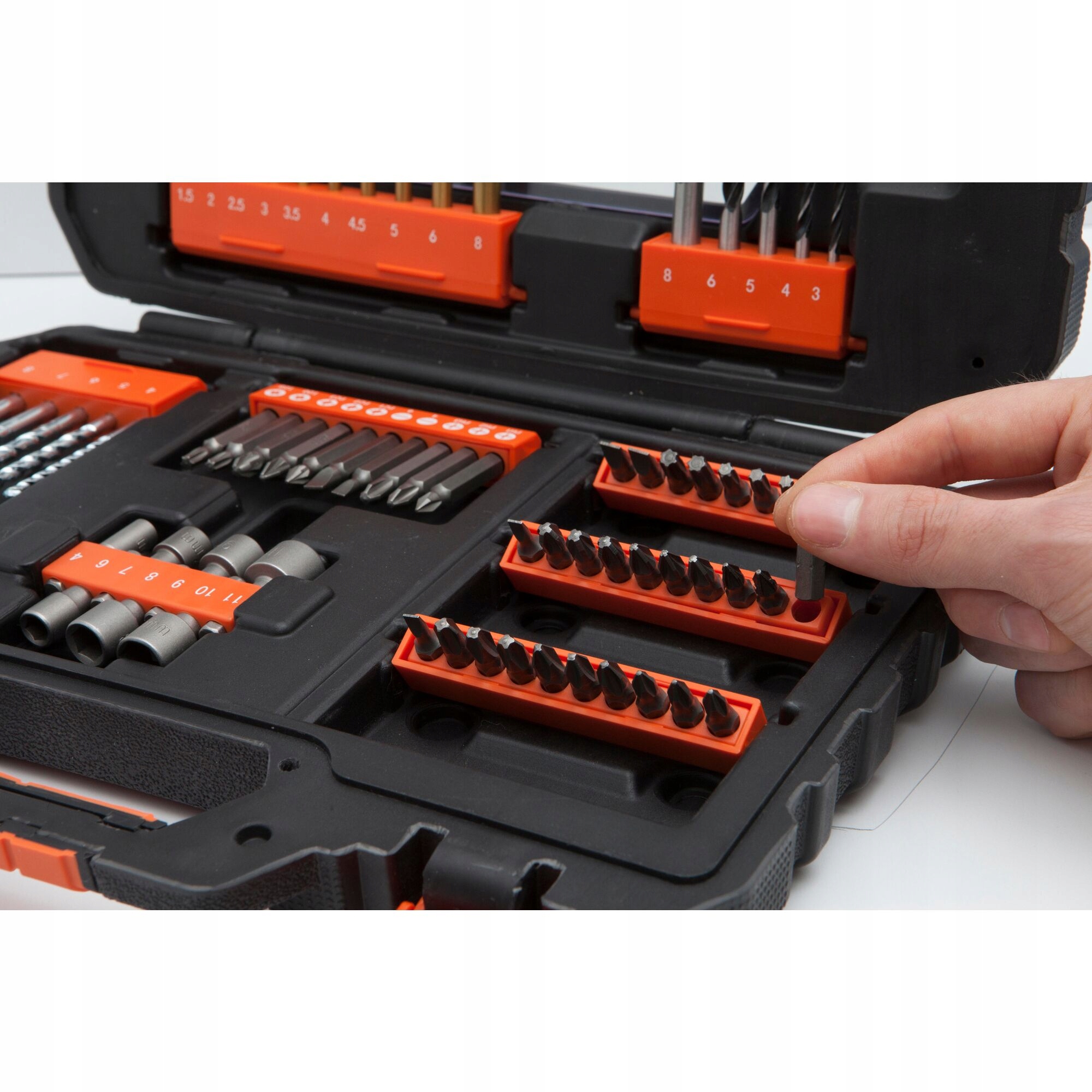BLACK&DECKER ZESTAW WIERTEŁ BITÓW 76 SZTUK WALIZKA A7231