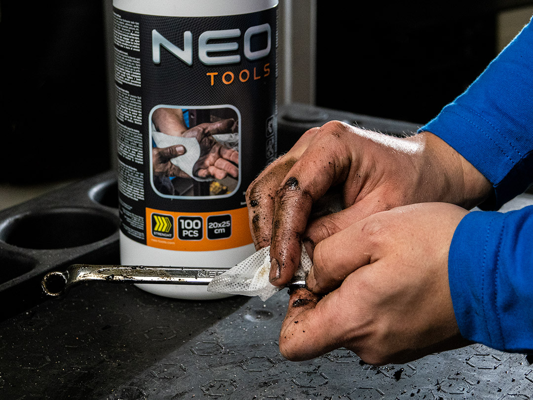 NEO CHUSTECZKI NAWILŻANE MOKRE DO RĄK CZYSZCZENIA POWIERZCHNI 100SZT 10-407