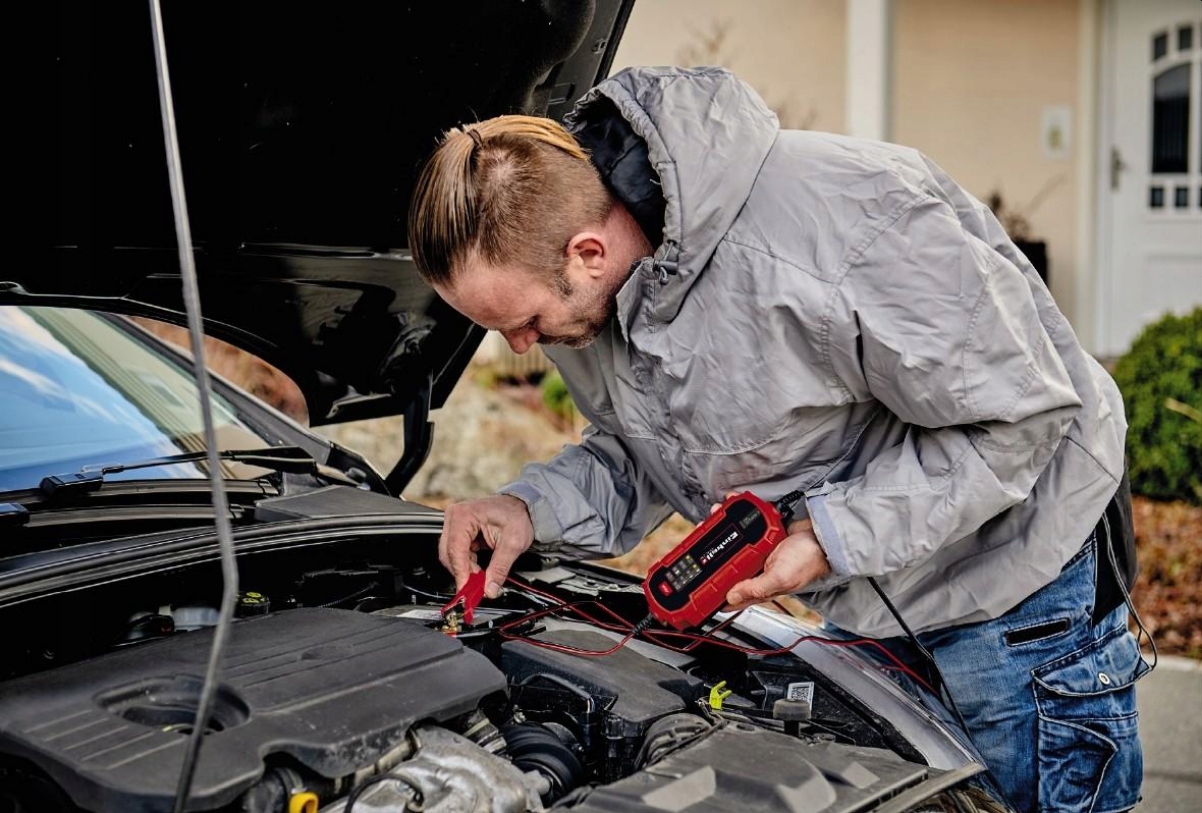 PROSTOWNIK SAMOCHODOWY MIKROPROCESOROWY 12V 60AH ŁADOWARKA AKUMULATORÓW