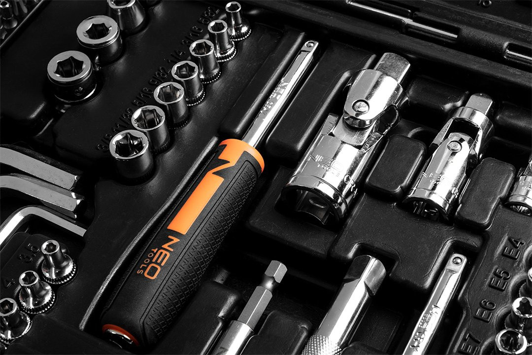 NEO ZESTAW KLUCZE NASADOWE 1/2 3/8 1/4 233 szt. 3 GRZECHOTKI WALIZKA 10-078