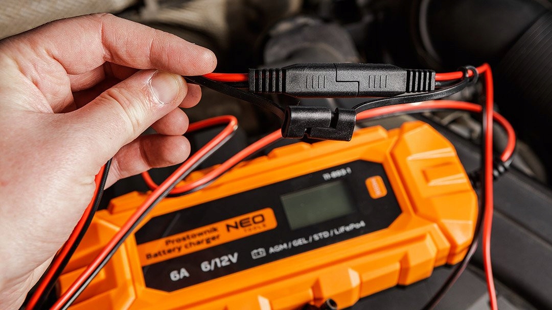 NEO PROSTOWNIK AUTOMATYCZNY ŁADOWARKA 12V 6A/100W