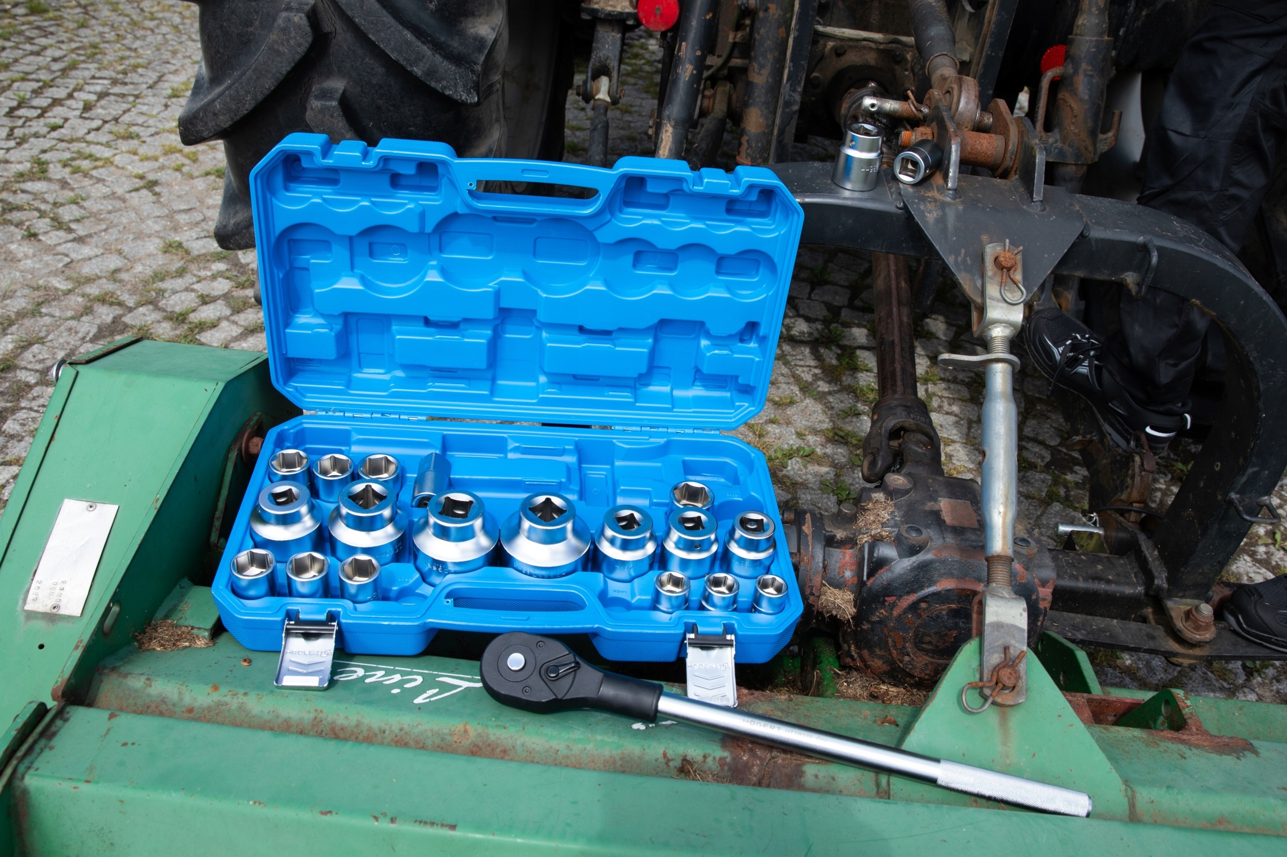 HOGERT KOMPLET KLUCZY NASADOWYCH Z GRZECHOTKĄ 3/4" ZESTAW 26SZT HT1R511