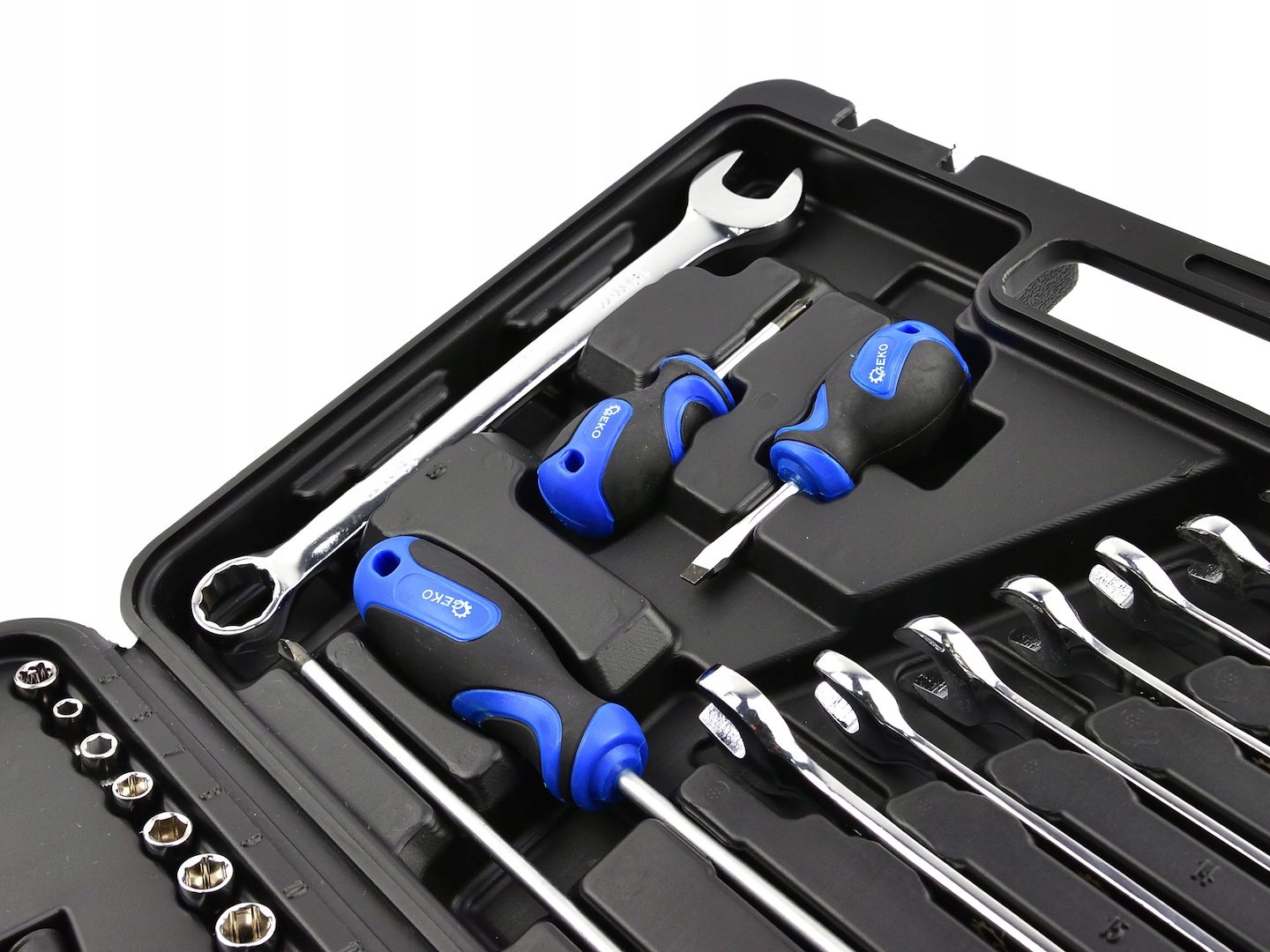 ZESTAW NARZĘDZI, KLUCZY I WKRĘTAKÓW 73EL. WALIZKA G10108 GEKO