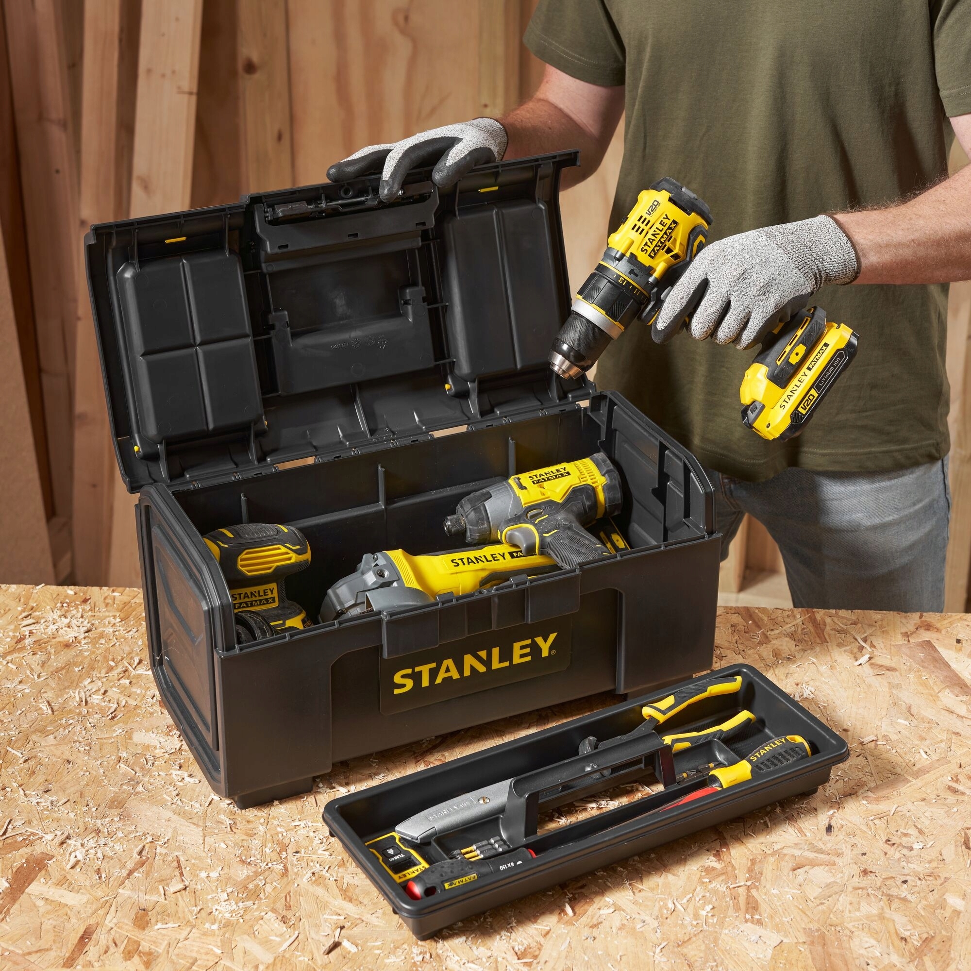 STANLEY WALIZA SKRZYNIA NARZĘDZIOWA BASIC 24" 59x25.5x27 cm FATMAX 1-79-218