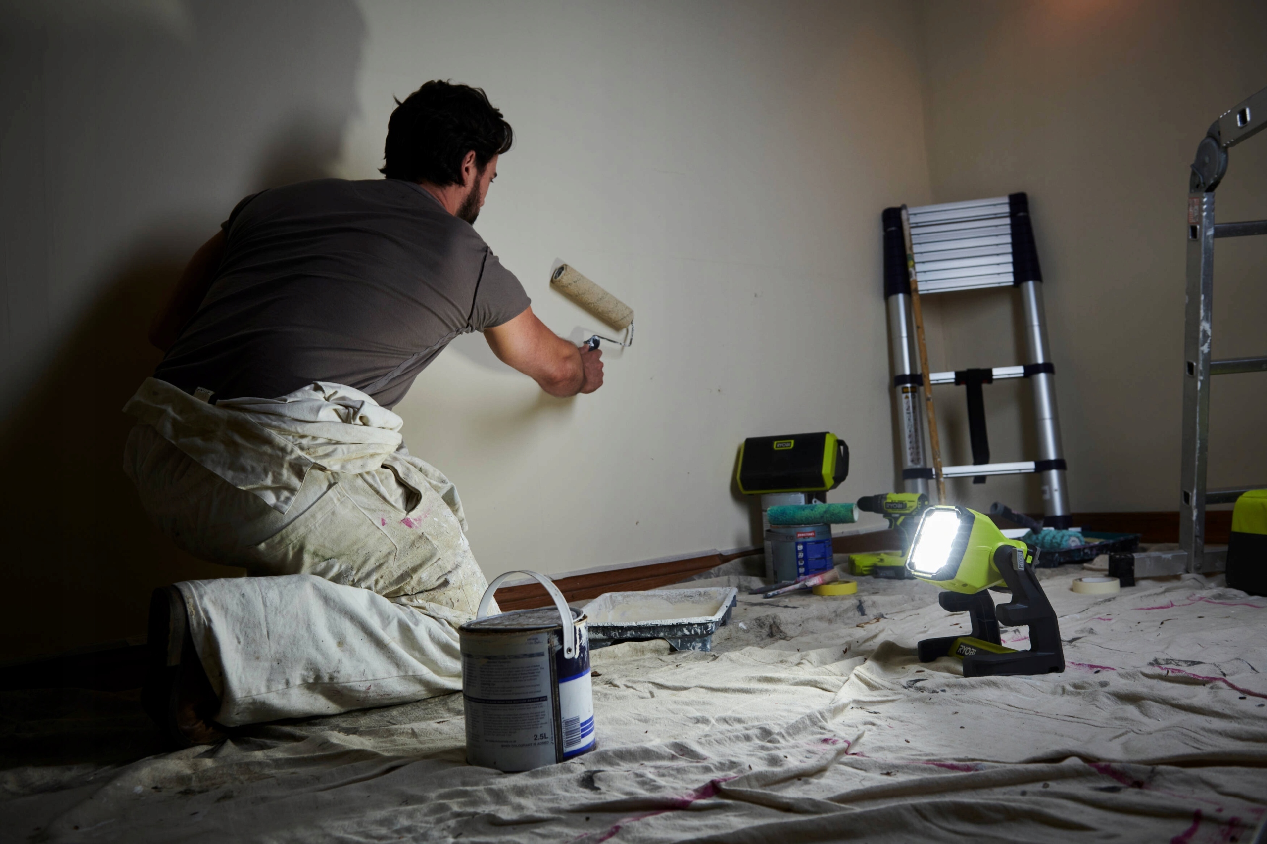 RYOBI RLFD18 LAMPA WARSZTATOWA 18V PRZENOŚNA + 2Ah