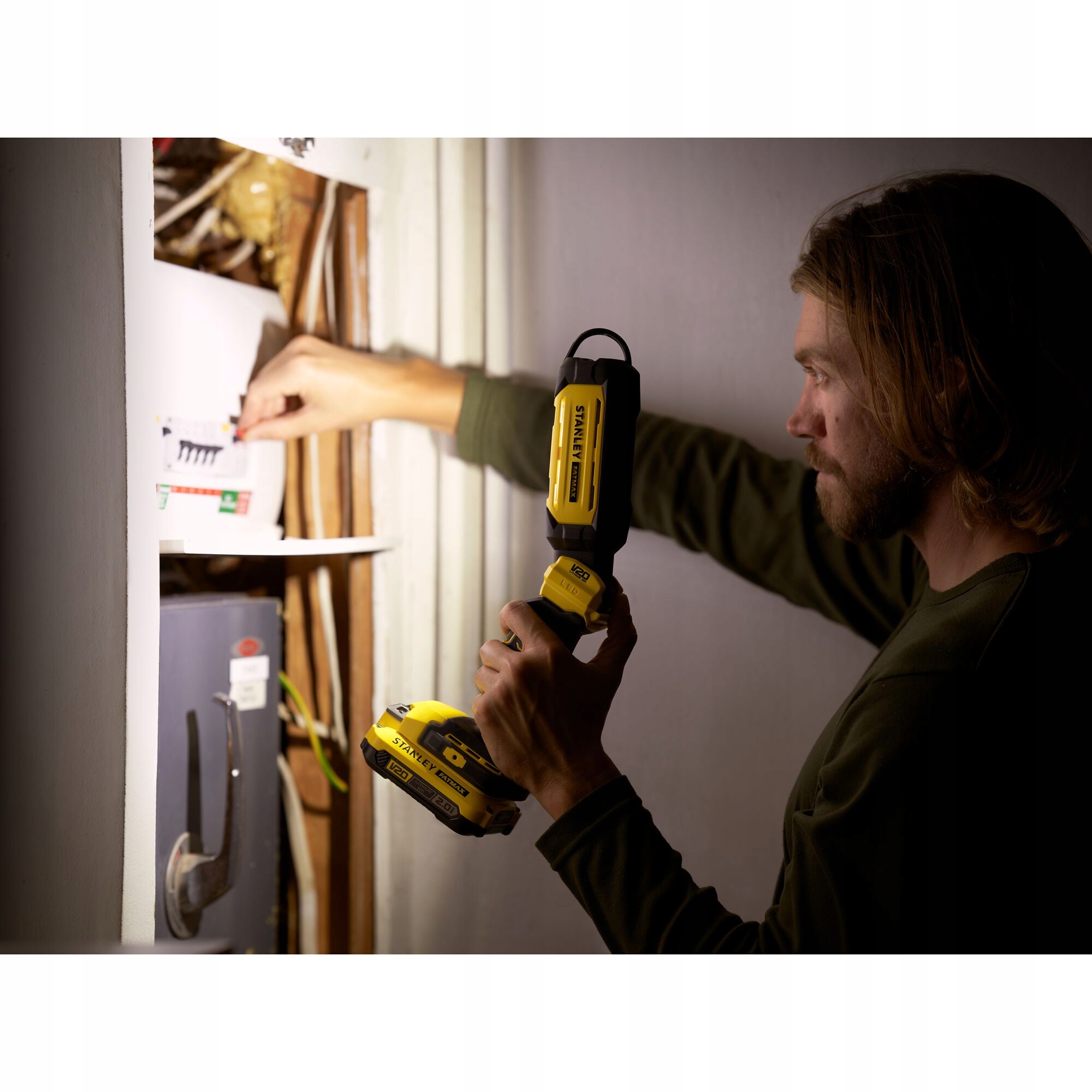 STANLEY FATMAX V20 AKUMULATOROWA LAMPA WARSZTATOWA 18V SFMCL050B 3LED SOLO