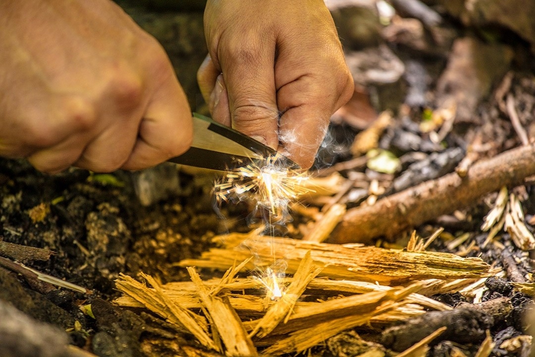 NEO NÓŻ TAKTYCZNY FULL-TANG 20CM HEAVY DUTY + KRZESIWO ETUI SURVIVAL 63-109