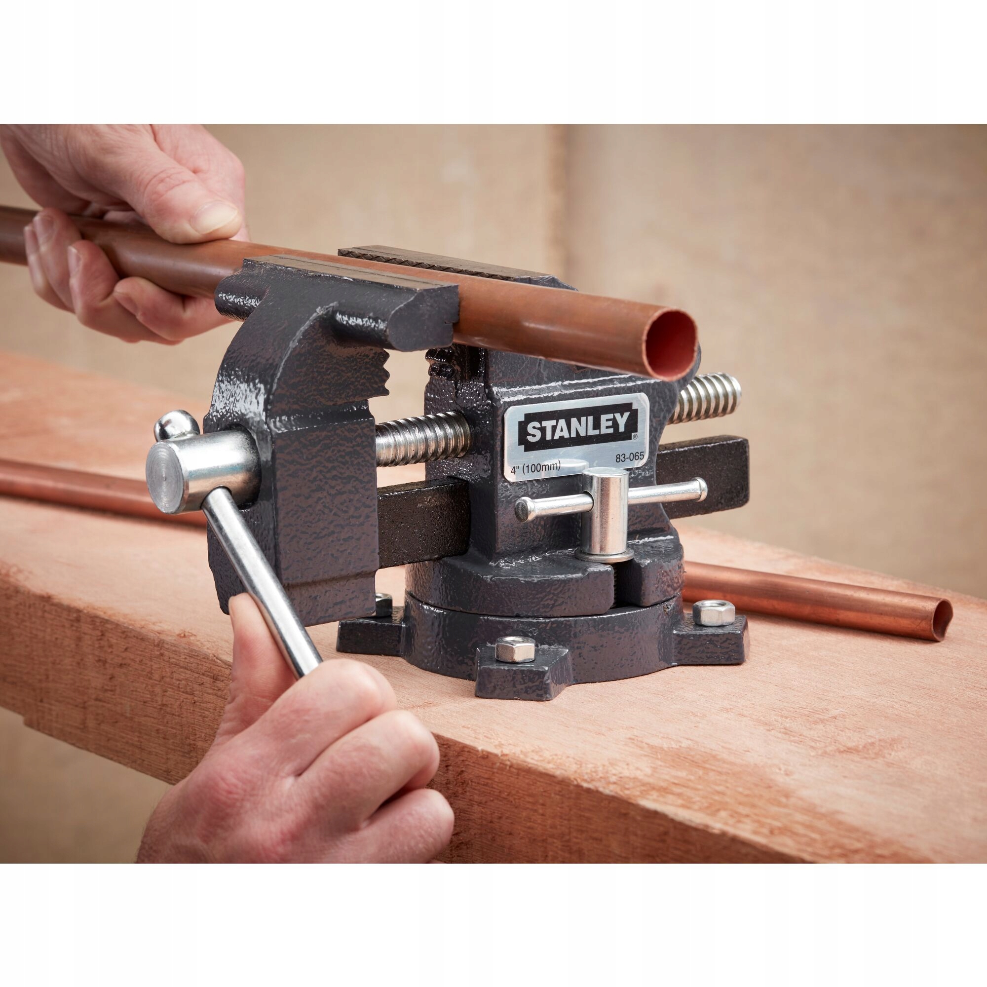 IMADŁO ŚLUSARSKIE MAXSTEEL OBROTOWE 100mm STANLEY