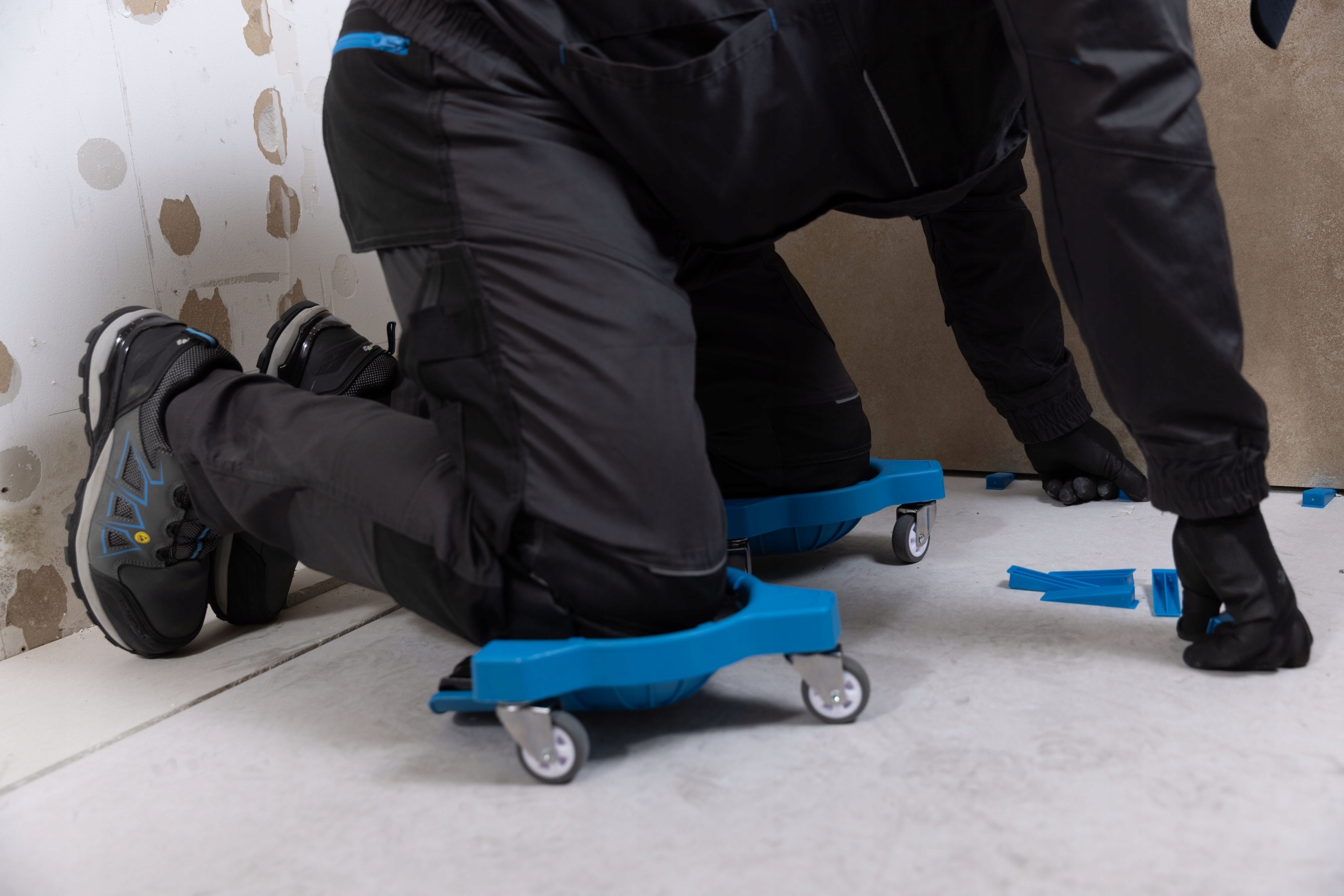 HOGERT OCHRONIACZE NA KOLONA Z KÓŁKAMI KLĘCZNIK WÓZEK GLAZURNICZY HT3B354