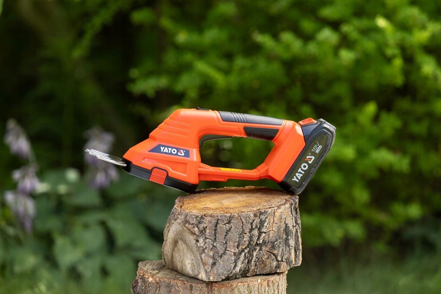 NOŻYCE ELEKTRYCZNE AKUMULATOROWE DO TRAWY KRZEWÓW ŻYWOPŁOTU YATO 18V