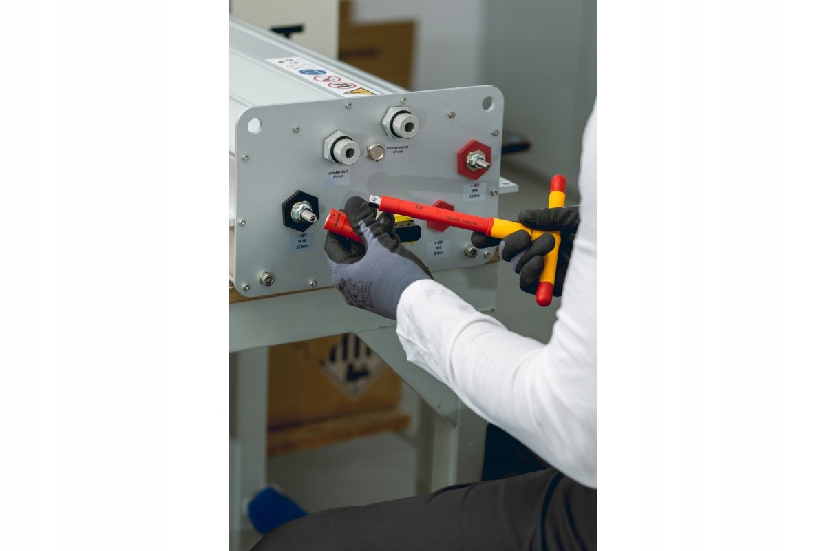 HOEGERT ZESTAW NASADEK IZOLOWANYCH 11e KLUCZ T CERTYFIKAT VDE 1000V HT1E102