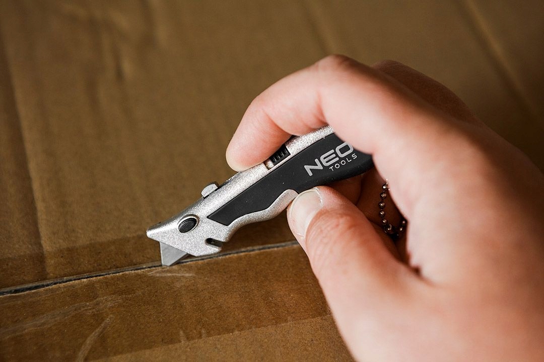 MINI NOŻYK KIESZONKOWY BRELOK 4 OSTRZA NÓŻ TRAPEZOWY DO KIESZENI NEO 63-703