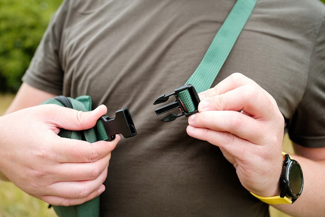 NEO SASZETKA BIODROWA TURYSTYCZNA TREKINGOWA Z PRZEGRÓDKAMI ZIELONA 84-327