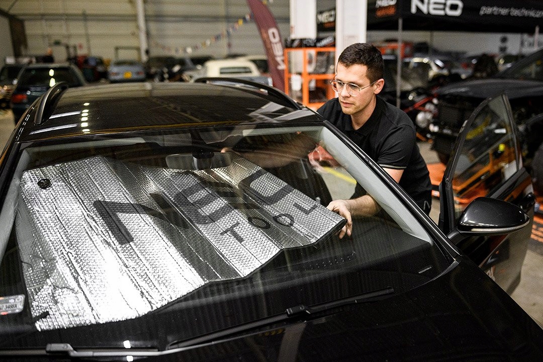 NEO OSŁONA PRZECIWSŁONECZNA NA SZYBĘ AUTO 10-470