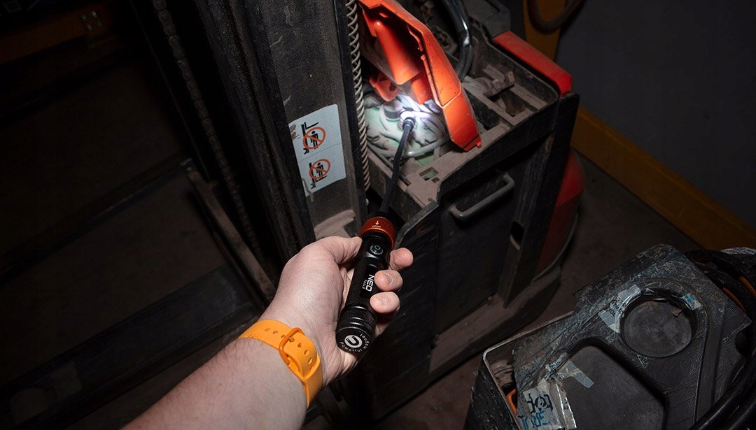 NEO TOOLS LATARKA LAMPA NA GIĘTKIM RAMIENIU 3W1 IP44 FUNKCJA ZOOM 2200 mAh