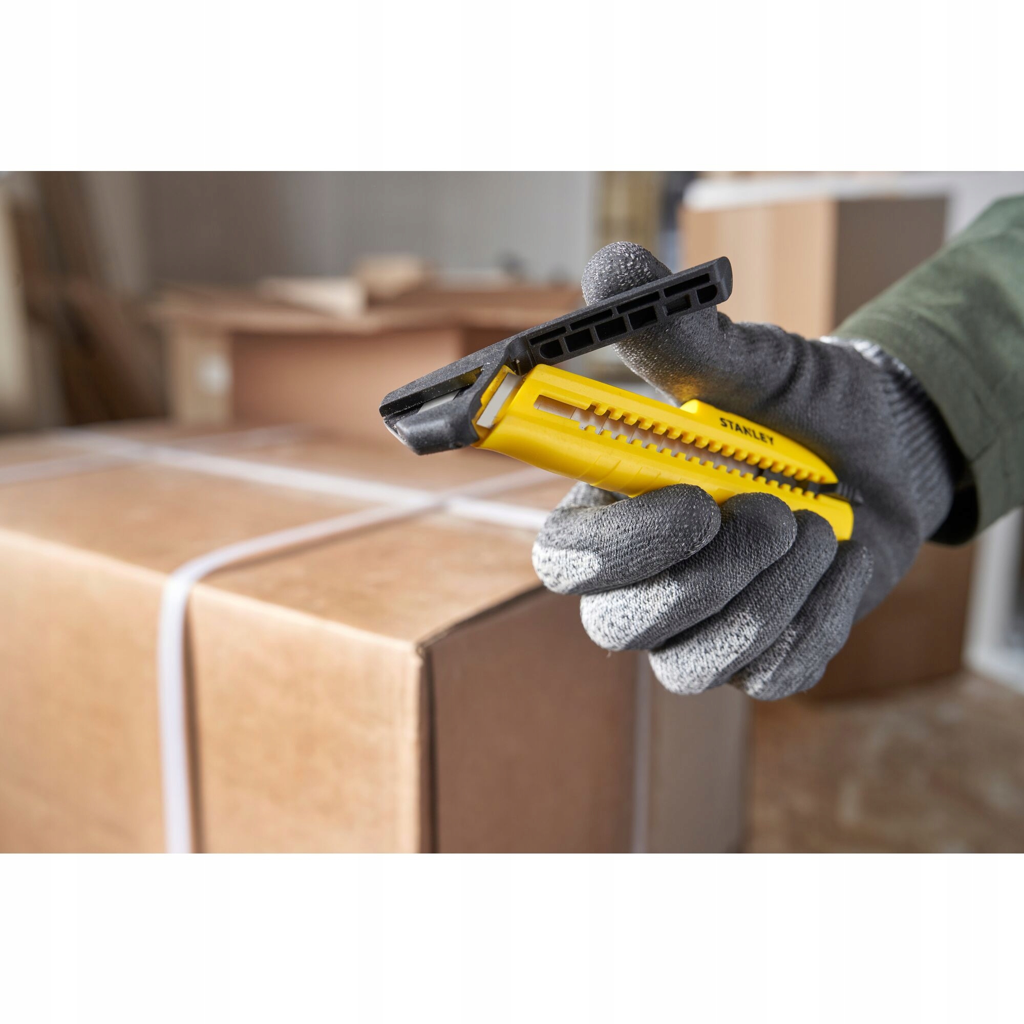 STANLEY NÓŻ ZINTEGROWANY SYSTEMEM ŁAMANIA OSTRZA 18MM STHT10489