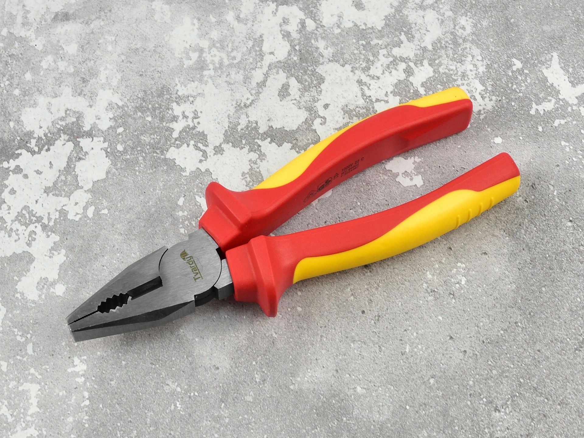 SZCZYPCE IZOLOWANE UNIWERSALNE 180MM VDE TVARDY