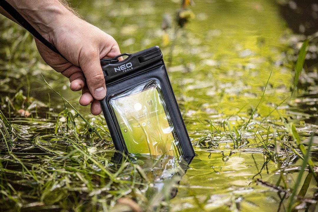 NEO ETUI WODOODPORNE CZARNE NA TELEFON NEO TOOLS IPX8 SURVIVAL 63-135