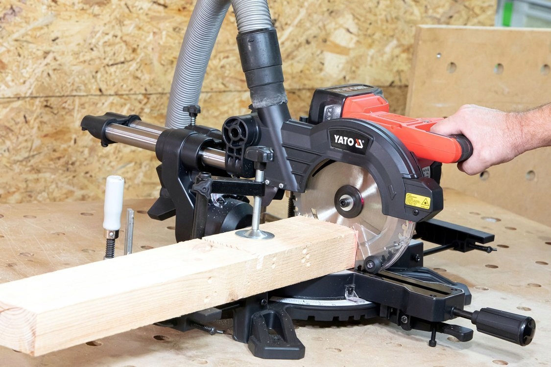 YATO PILARKA PIŁA UKOŚNICA AKUMULATOROWA 18V +4Ah 185mm YT-82816