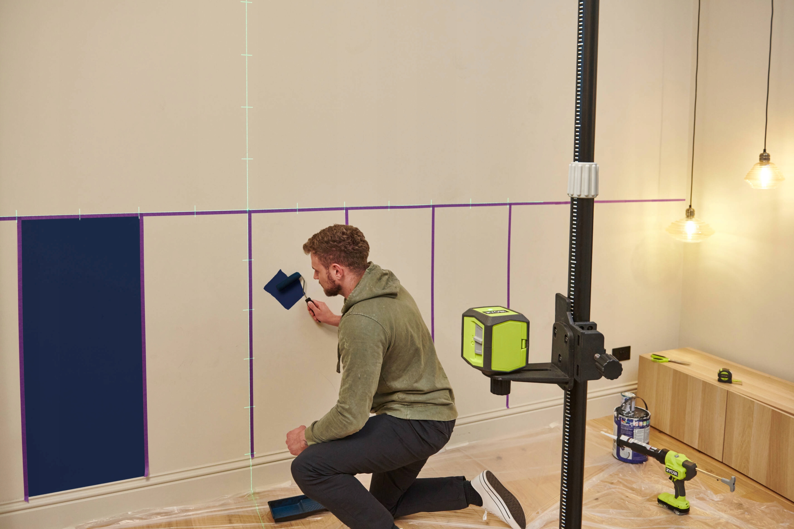 RYOBI LASER KRZYŻOWY ZIELONY ZE ZNACZNIKAMI STATYW