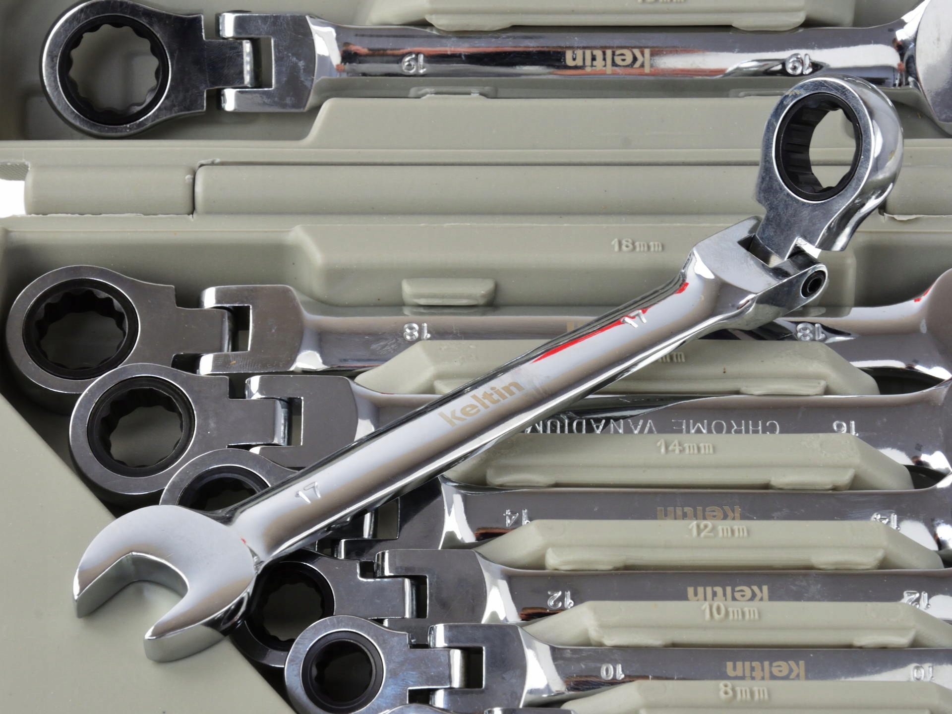 GEKO ZESTAW KLUCZY OCZKOWYCH ŁAMANYCH Z GRZECHOTKĄ 8-19 MM K00106