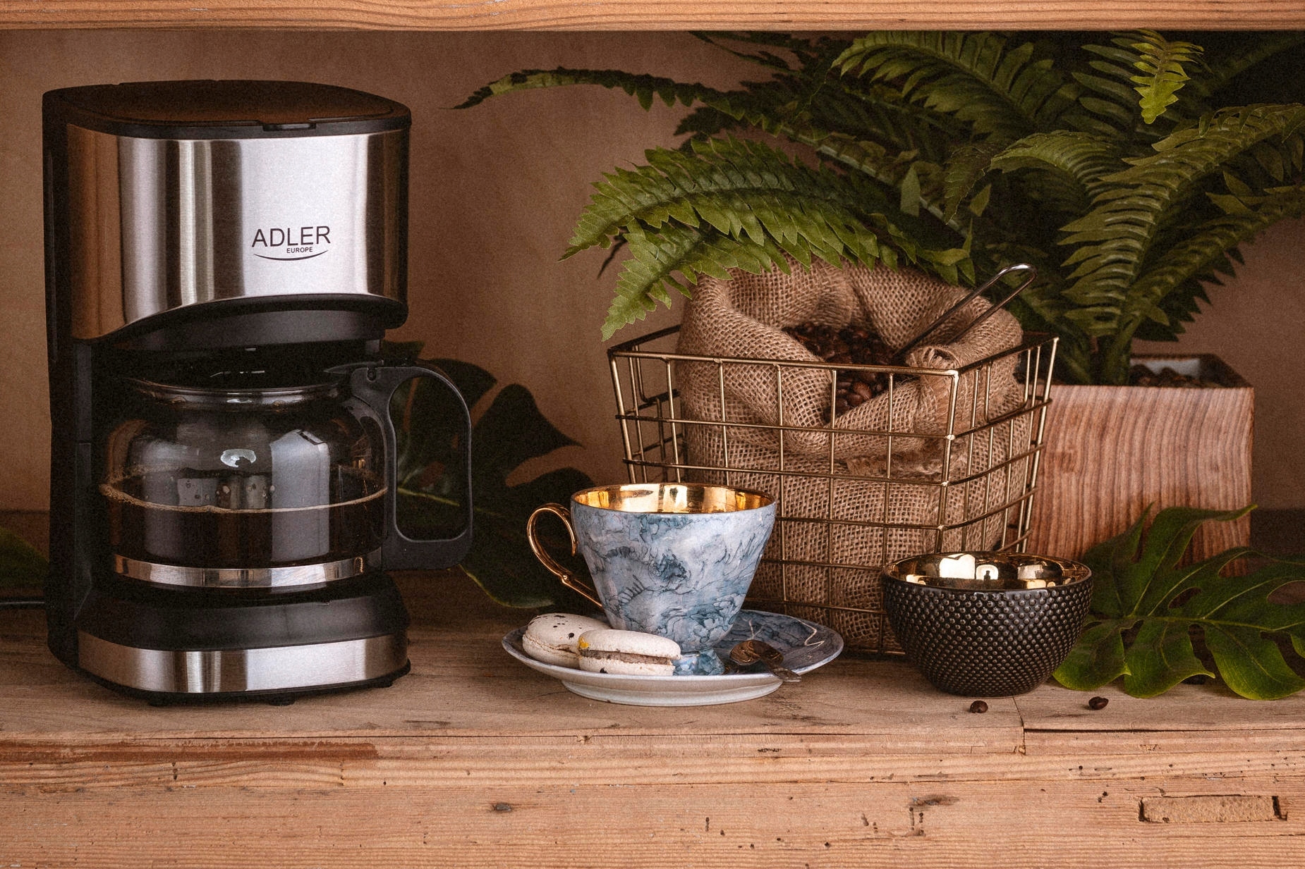 ADLER MOCNY EKSPRES PRZELEWOWY KAWIARKA DO KAWY 0.7L + DZBANEK FILTR 550W