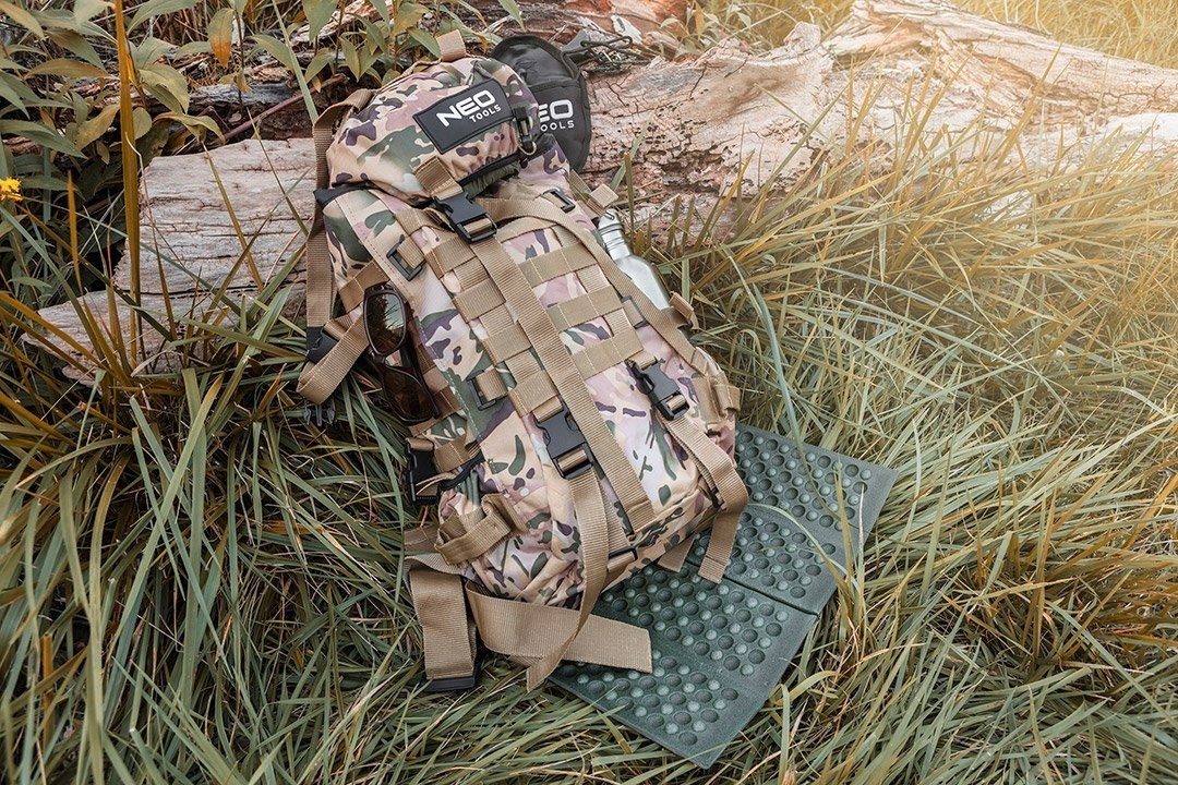 NEO TOOLS MATA SKŁADANA DO SIEDZENIA 30x40cm WATERPROOF SURVIVAL 63-160