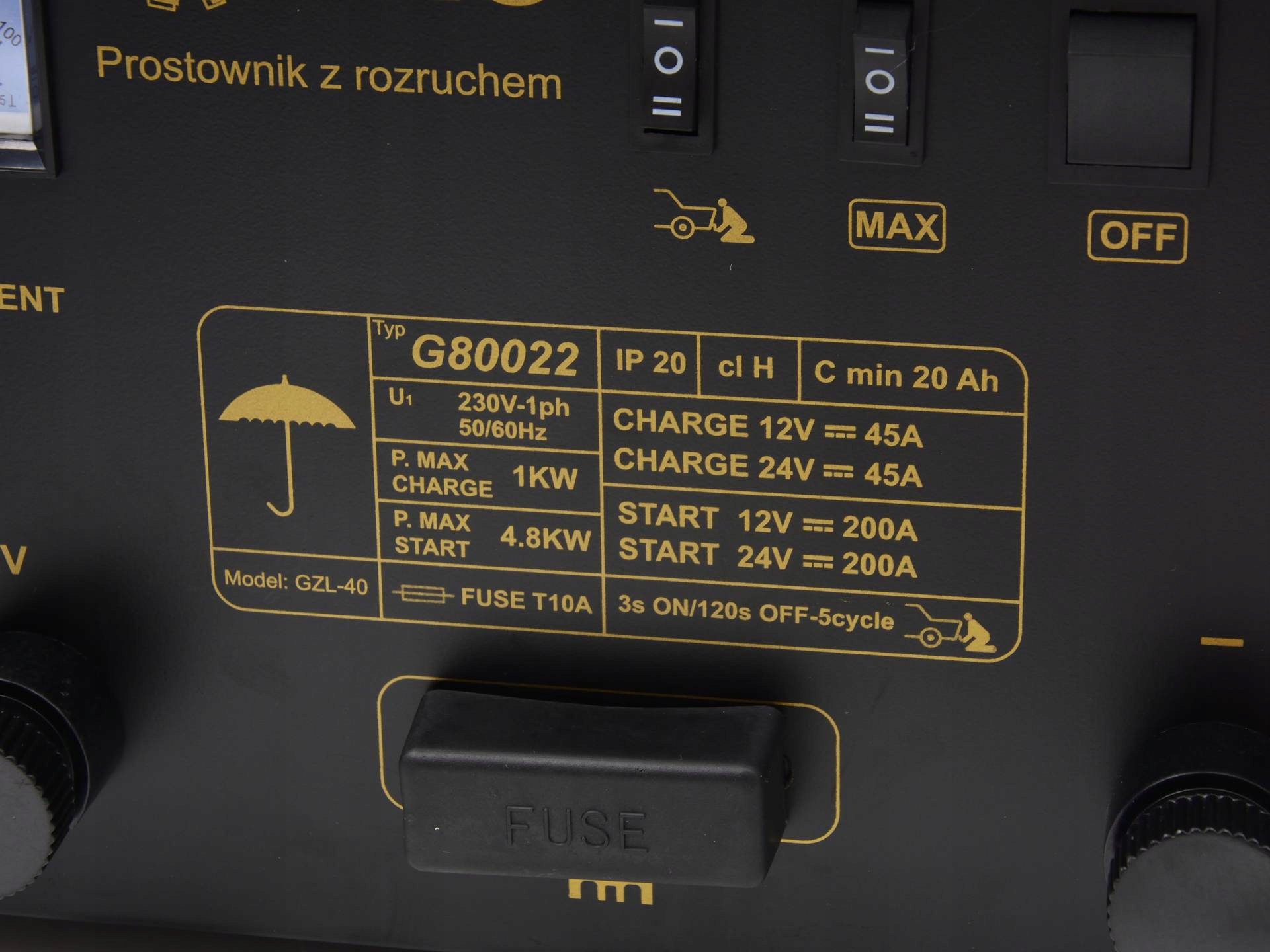 PROSTOWNIK SAMOCHODOWY ROZRUCHEM DO AKUMULATORÓW 200A 12V/24V 50-500AH LCD