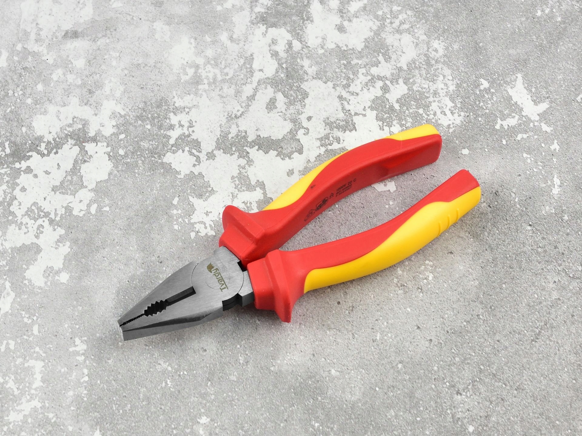 KOMBINERKI SZCZYPCE UNIWERSALNE IZOLOWANE 160MM